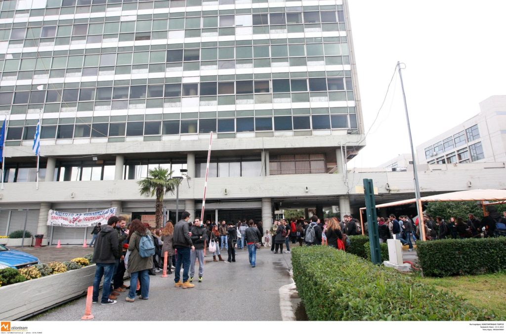 Θεσσαλονίκη: Φοιτητές έθεσαν την πρυτανεία του ΑΠΘ υπό κατάληψη