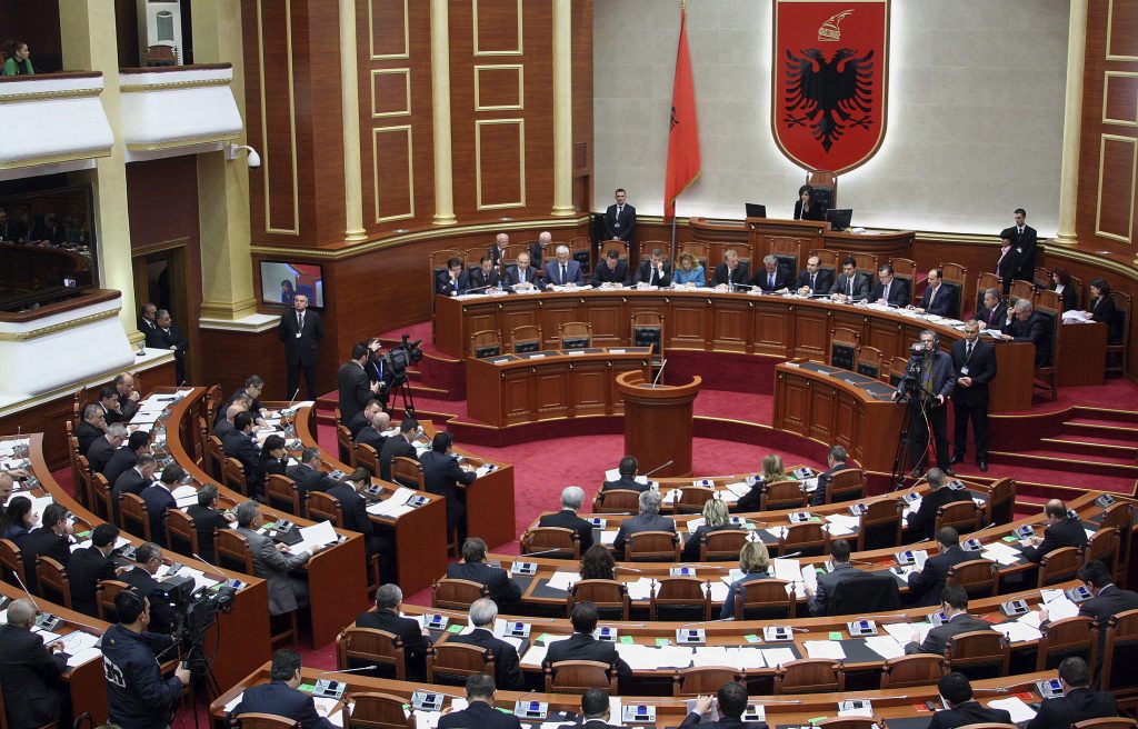 Αλβανία: Υπερψηφίστηκε ο νόμος περί προστασίας των δικαιωμάτων των εθνικών μειονοτήτων