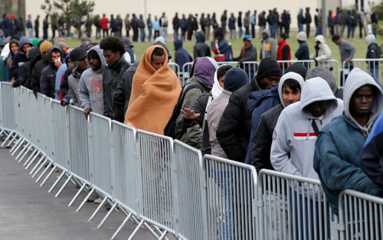 Ε.Μακρόν: «Απέλαση για όσους παράνομους μετανάστες διαπράττουν αδικήματα»