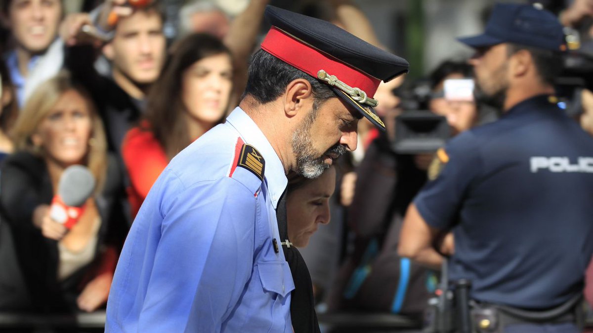 Ο αρχηγός της αστυνομίας της Καταλονίας αφέθηκε ελεύθερος υπό περιοριστικούς όρους