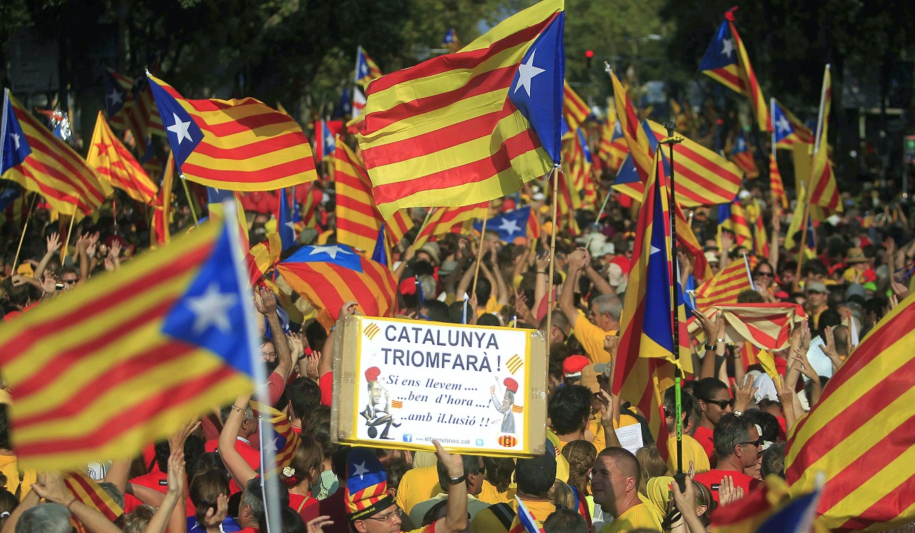 Βαρκελώνη: Διαδήλωση 200.000 ατόμων για τη σύλληψη δύο αυτονομιστών Καταλανών ηγετών