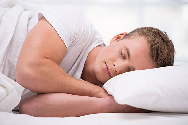 Αυτές είναι οι απαιραίτητες ώρες ύπνου που χρειάζεται ένας άνδρας για να είναι γόνιμος!