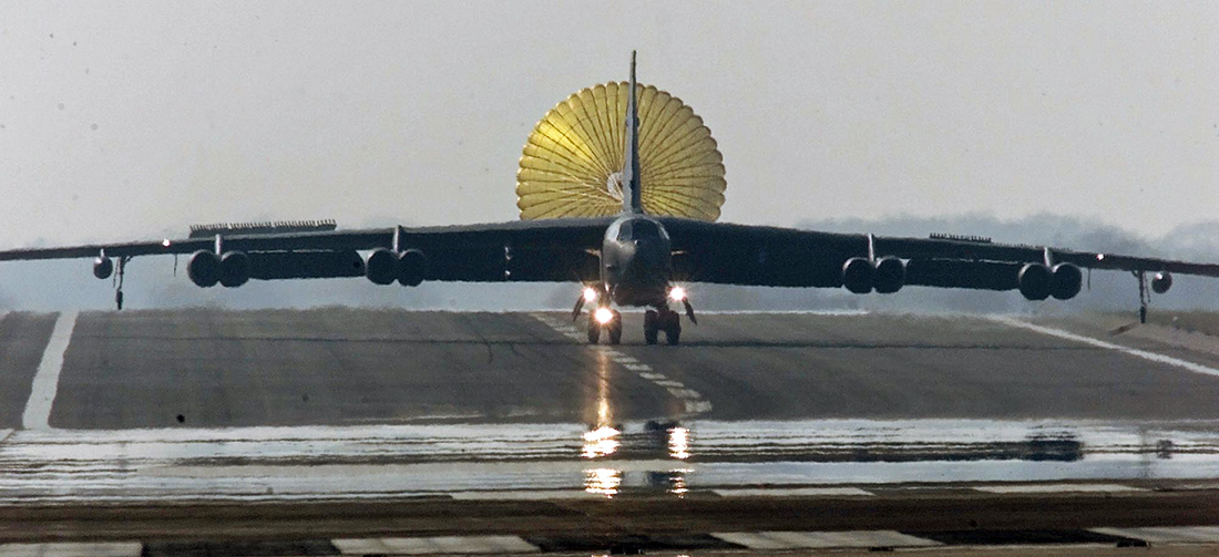 B-52: Το βομβαρδιστικό αεροπλάνο από το οποίο ένα συγκρότημα και ένα ποτό «πήραν» το όνομα του (φωτό)