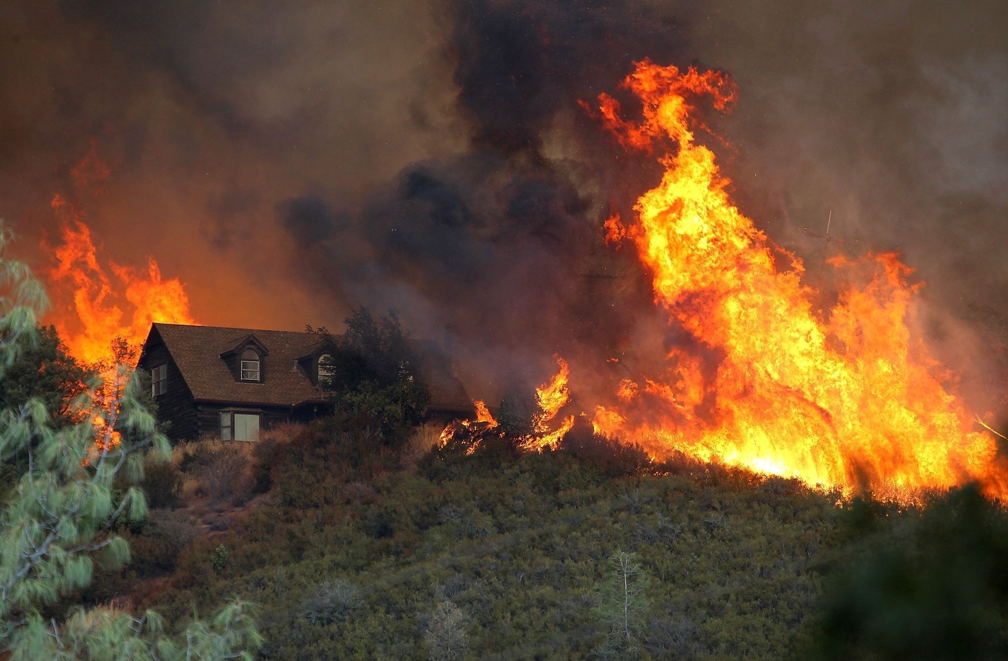 Καλιφόρνια: Τους 42 έφτασαν οι νεκροί από τις καταστροφικές πυρκαγιές