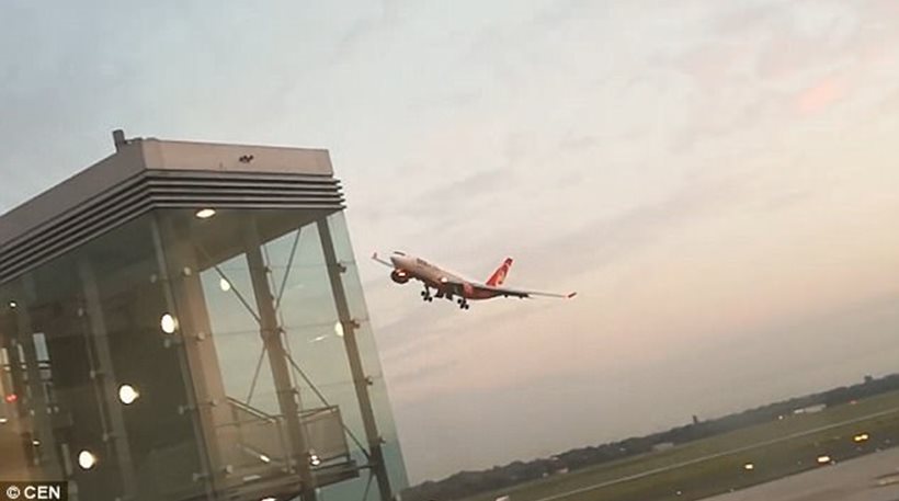 Βίντεο: Η αποχαιρετιστήρια μανούβρα πιλότου της Air Berlin