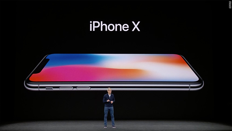 Apple: Μειώνει την παραγωγή του iPhone 8 επειδή όλοι περιμένουν να βγει το «X» (βίντεο)