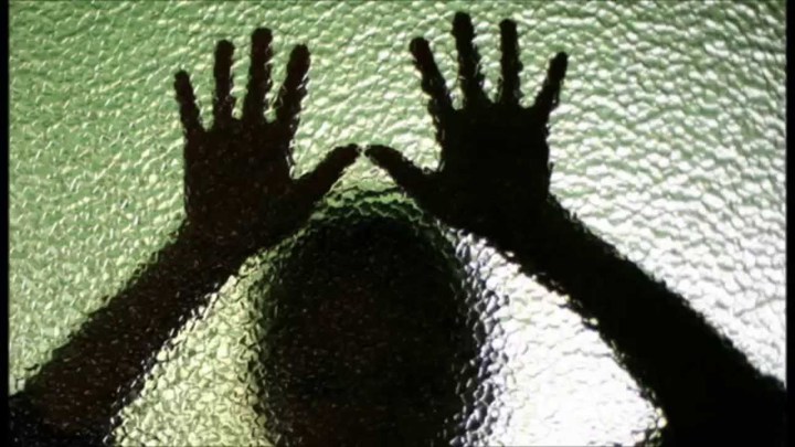 Φρίκη στην Ρόδο: 55χρονος είχε δεσμό με χήρα και βίαζε τα ανήλικα παιδιά της