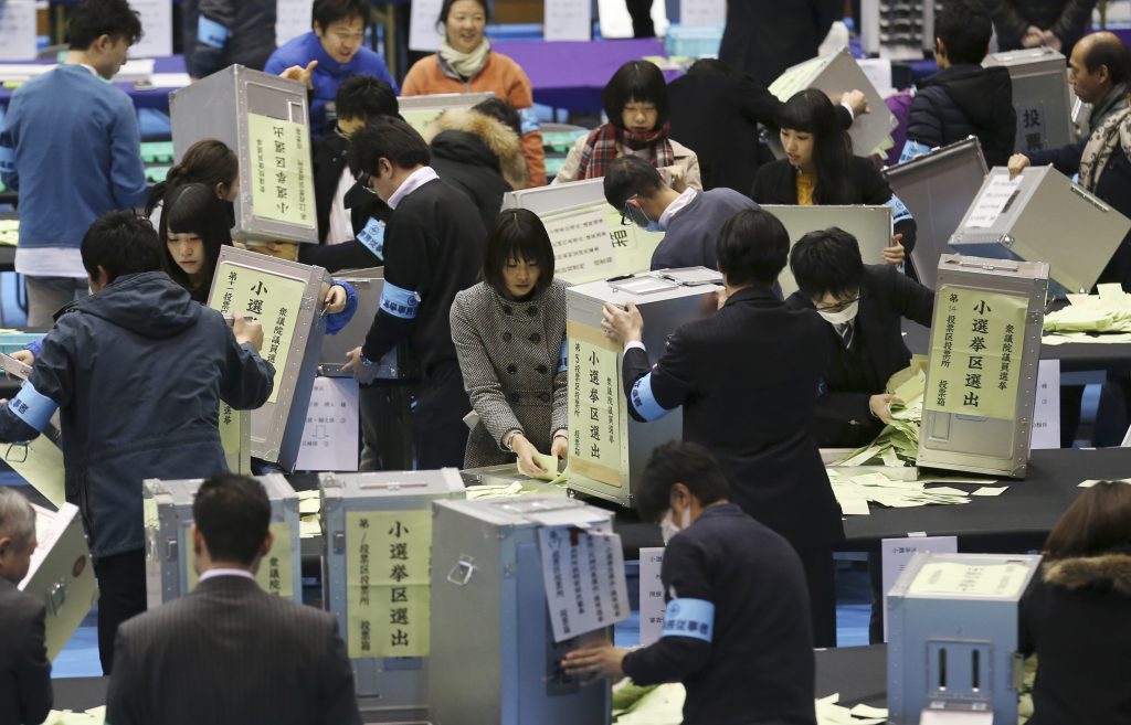 Συνεχίζεται κανονικά η ψηφοφορία για τις εκλογές στην Ιαπωνία παρά τον τυφώνα Λαν