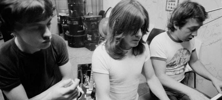 Απεβίωσε ο Αυστραλός μουσικός και παραγωγός των AC/DC Τζορτζ Γιανγκ
