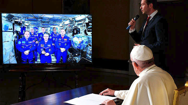 Συζήτηση του Πάπα Φραγκίσκου για «την θέση του Ανθρώπου στο σύμπαν» με αστροναύτες στον ISS (βίντεο)