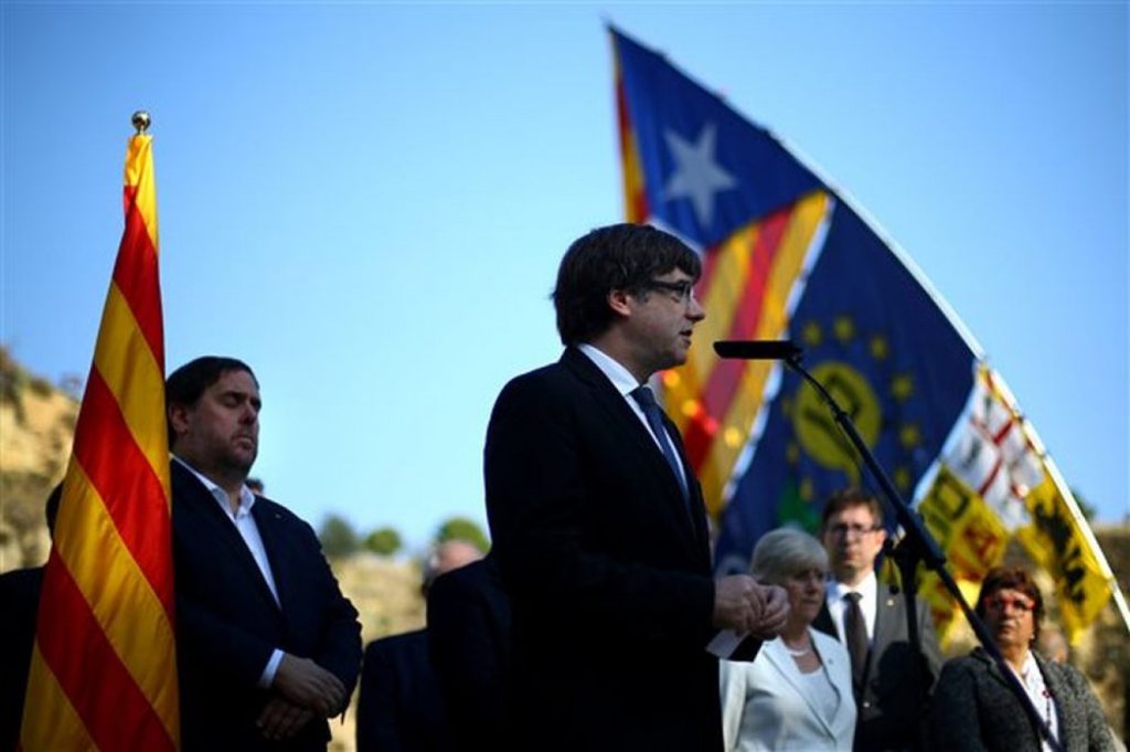 Δραματικές εξελίξεις στην Ισπανία: Ποινική δίωξη σε βάρος των Καταλανών ηγετών για «εξέγερση» και «προδοσία»