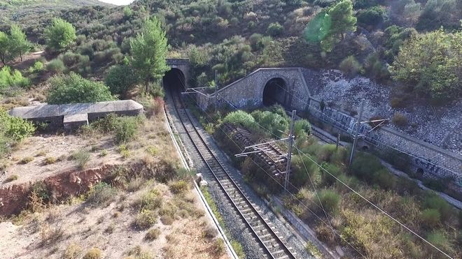 Τα πυροβολεία του Ι.Μεταξά για τον έλεγχο της σιδηροδρομικής γραμμής που ένωνε την Αττική με τη Β.Ελλάδα (βίντεο)