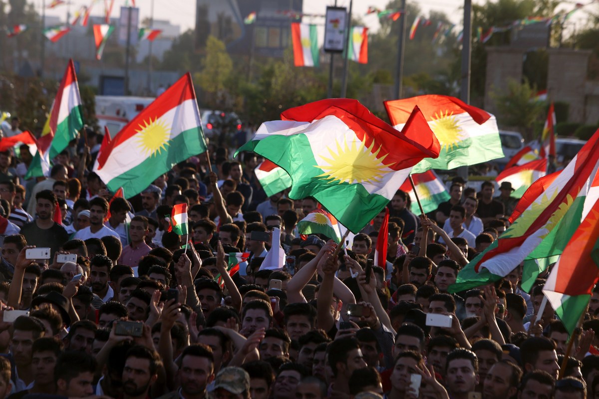 Διαδηλωτές με ρόπαλα έκαναν έφοδο στο κτίριο του κοινοβουλίου του Ιρακινού Κουρδιστάν