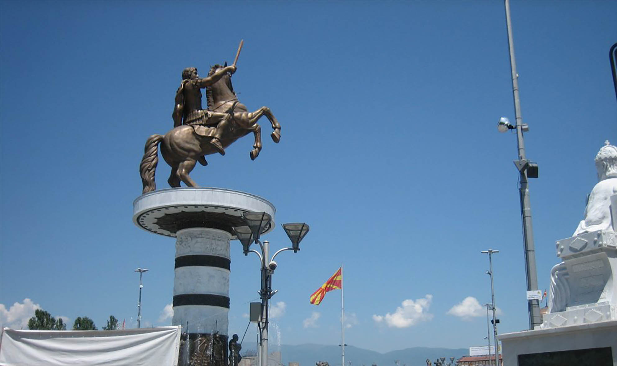 Έρχονται εξελίξεις: Οι Σκοπιανοί γκρεμίζουν τα αγάλματα της «μακεδονικής» ιστορίας και ο Π.Καμμένος βλέπει σύντομα λύση