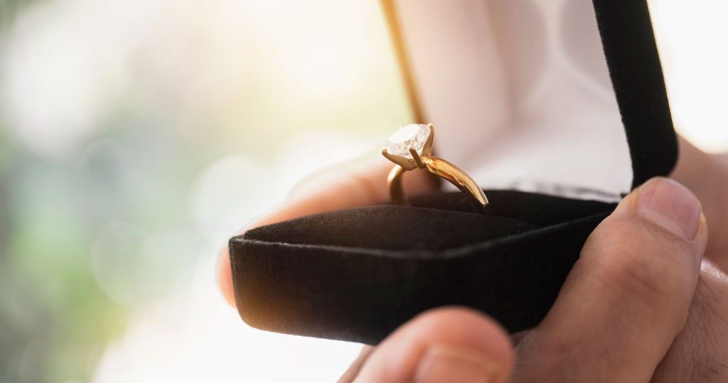 Βίντεο: Ήταν μια πρόταση γάμου που… σίγουρα δεν την περίμενε