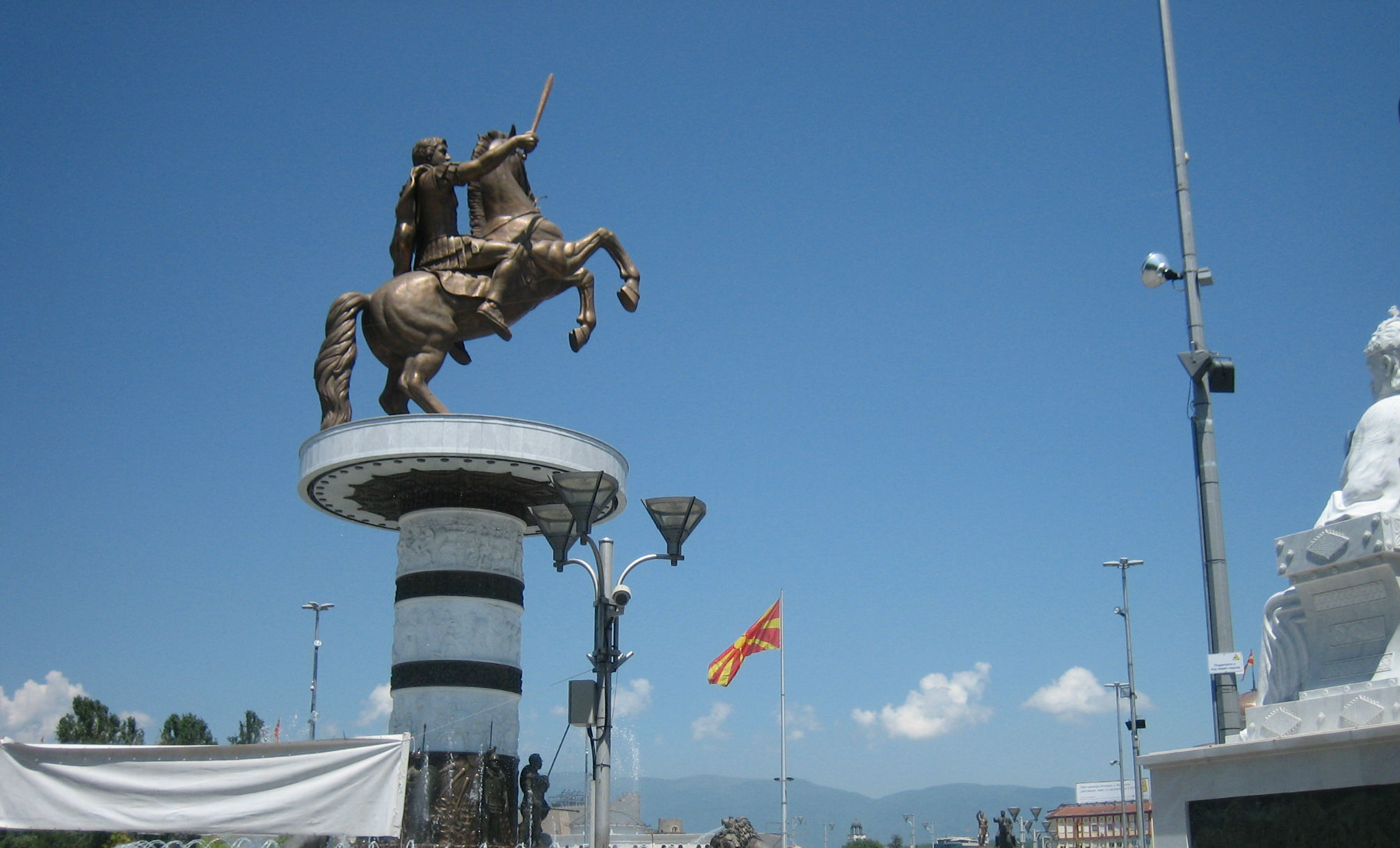 Σκοπιανός κυβερνητικός αξιωματούχος: «Η Μακεδονία ήταν εφεύρεση του Τίτο» – Ώρα να τελειώνουμε με τα Σκόπια
