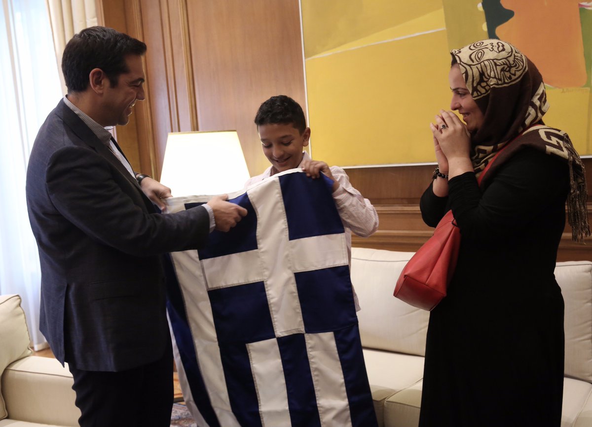«Σημαία ευκαιρίας» κατάντησε την ελληνική Σημαία ο Α.Τσίπρας