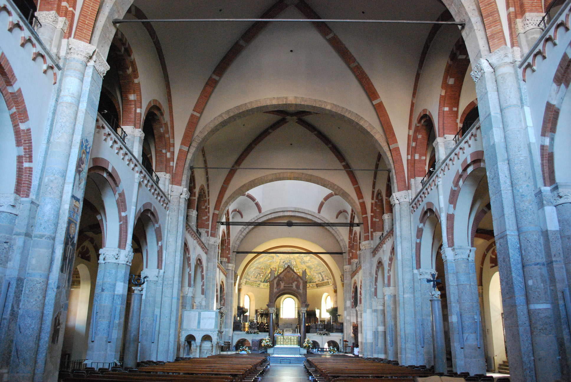 Σαντ`Αμπρότζιο: Το «ροζ» μοναστήρι των οργίων της Ρώμης (φωτό)