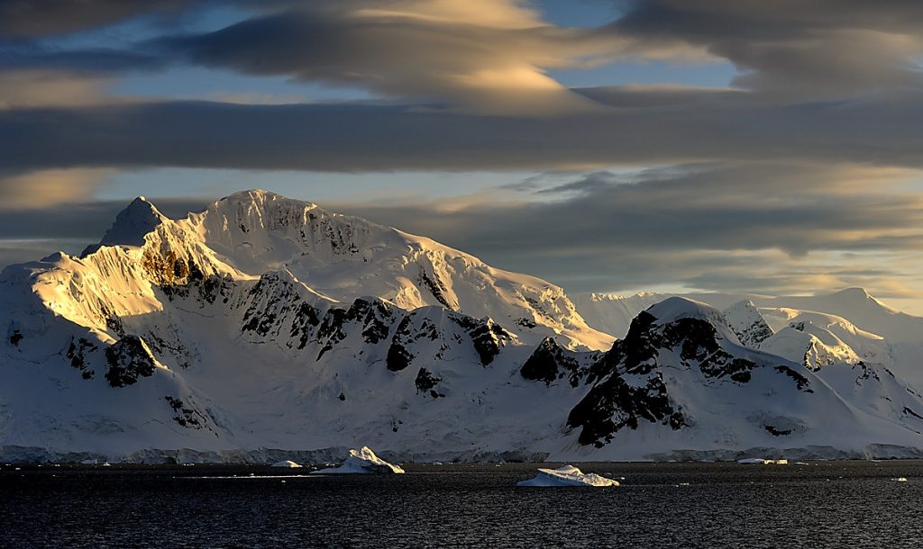 ΝASA: «Μια πηγή θερμότητας λιώνει τους πάγους της Ανταρκτικής» (φωτό)