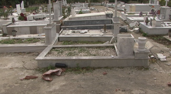 Κέρκυρα: Εικόνες «αποκάλυψης»- Ανοιξαν τάφοι από τον ανεμοστρόβιλο