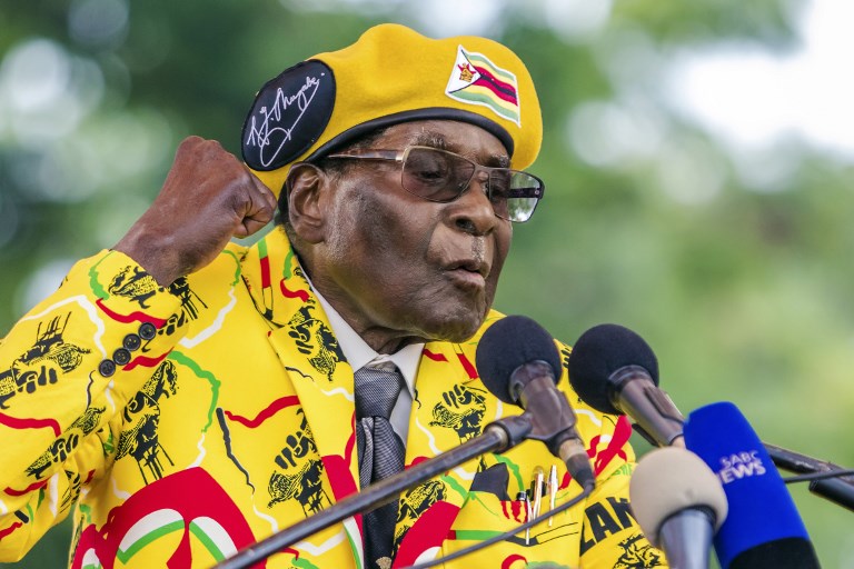 Η ιστορία πίσω από την καθαίρεση του 93χρονου Προέδρου της Ζιμπάμπουε με το δηλητηριασμένο … παγωτό