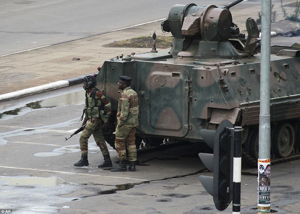 Ο στρατός ανέλαβε τον έλεγχο της Ζιμπάμπουε- Υπό κράτηση ο πρόεδρος Μουγκάμπε (φωτό)