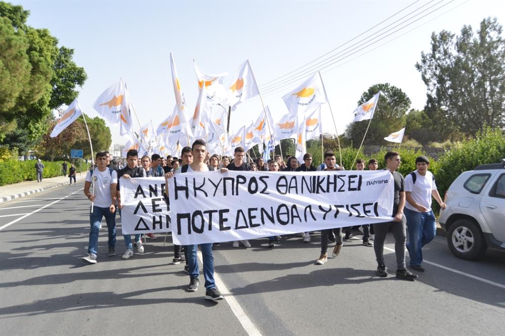 Μεγαλειώδης  αντικατοχική διαδήλωση στη Λευκωσία: Πάνω από 2.000 φοιτητές «βροντοφώναξαν» κατά  του ψευδοκράτους