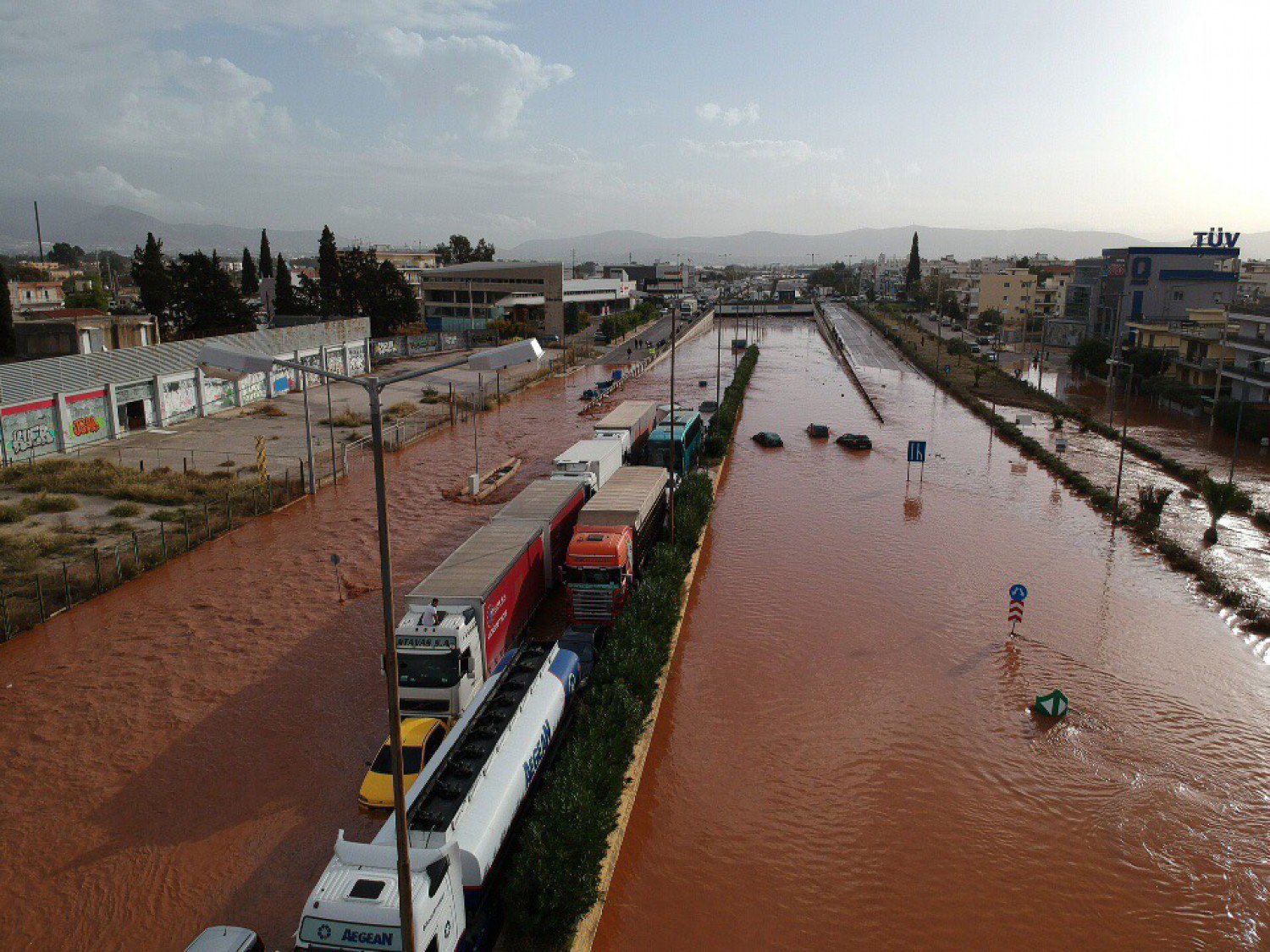 Ανοιχτή και πάλι η Εθνική Οδός Αθηνών Κορίνθου μετά τη φονική πλημμύρα – Κλειστή η παλιά εθνική (φωτό)