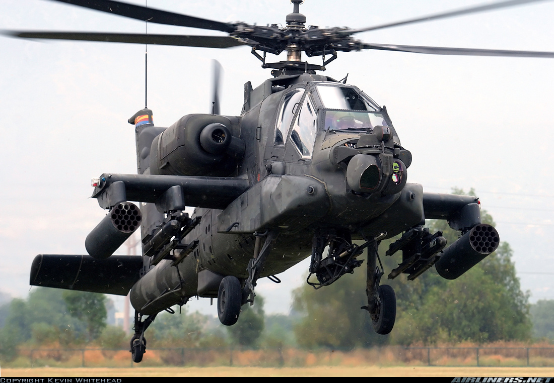 Βίντεο: Εργασίες συντήρησης σε ελικόπτερο AH-64 Apache του U.S. Army στο Ιράκ