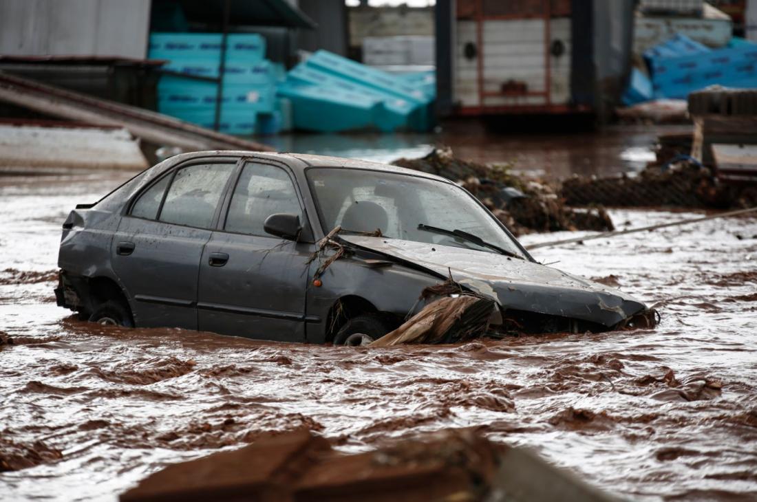 Βρέθηκαν ζωντανοί δύο αγνοούμενοι – Πλημμύρες και στην Αθήνα – Έκλεισε η Πειραιώς (upd)