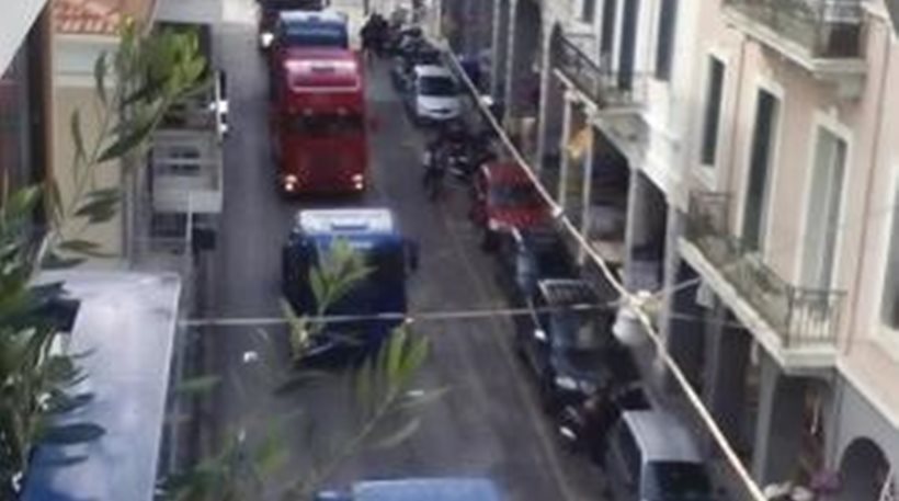 Πάτρα: Πορεία στους δρόμους από δεκάδες φορτηγά (βίντεο)
