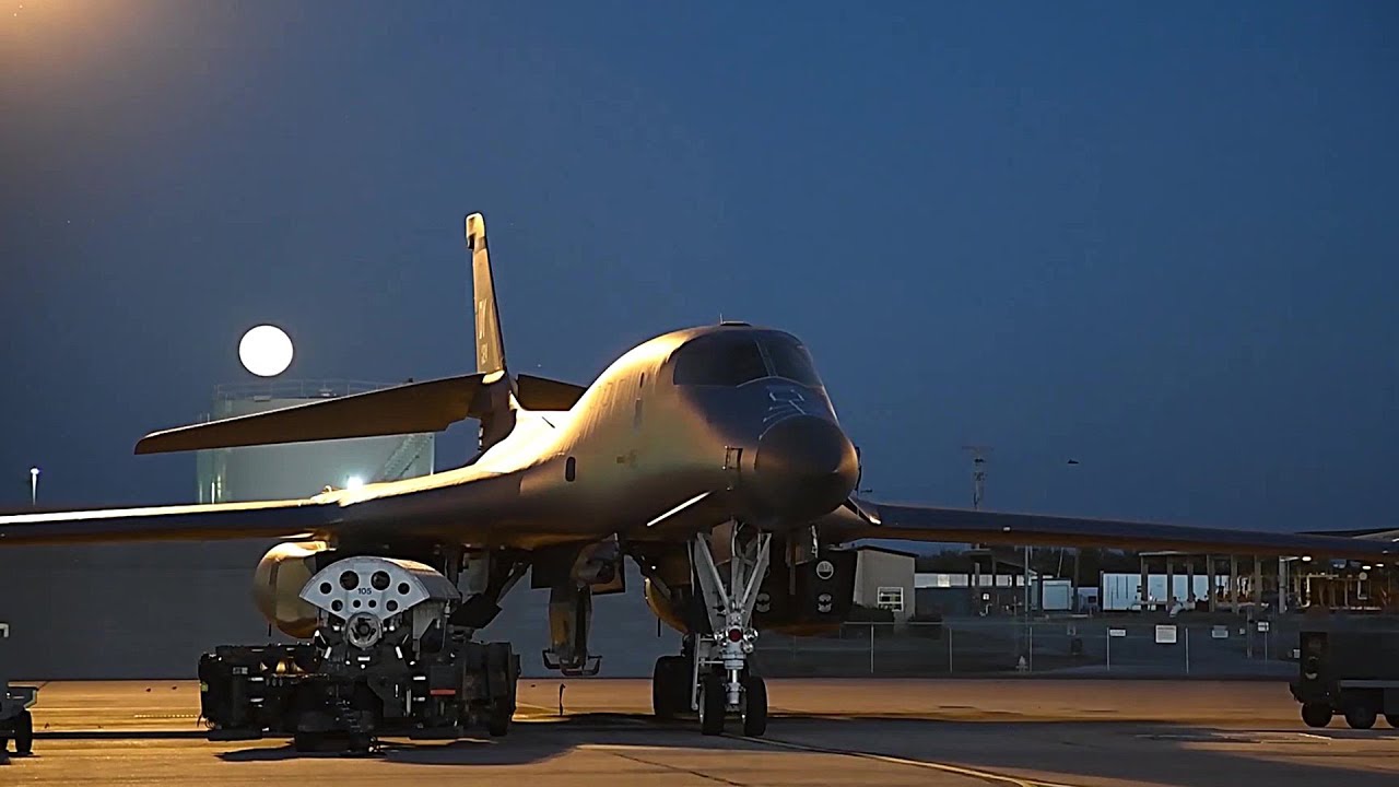 «Global Thunder 2018»: Νυχτερινή προετοιμασία και απογείωση B-1 της U.S. Strategic Command