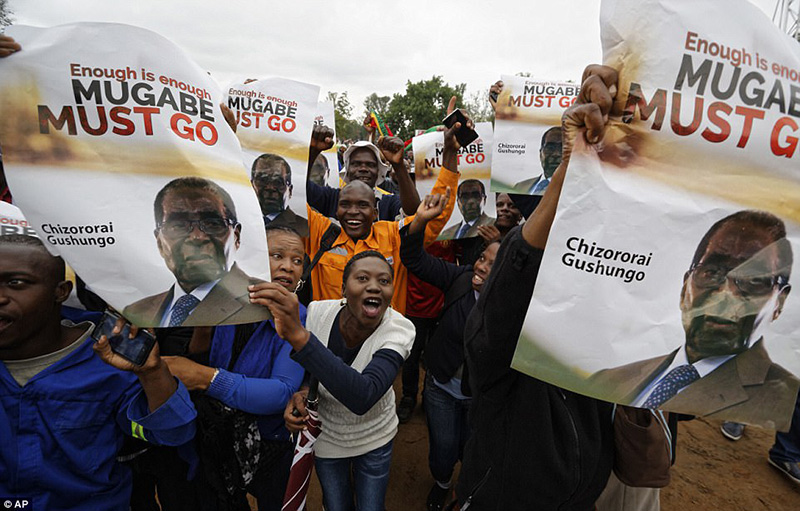 Ζιμπάμπουε: Ο 93χρονος Ρ. Μουγκάμπε ξεκίνησε απεργία πείνας μετά τις διαδηλώσεις για την παραίτησή του (βίντεο)