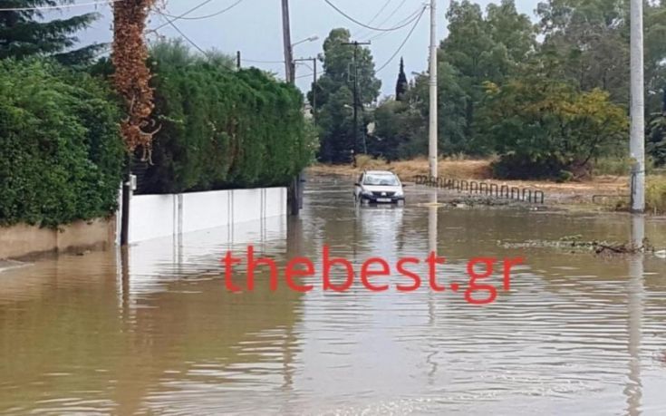 Πάτρα: Εγκλωβίστηκαν λόγω πλημμύρας δυο οδηγοί