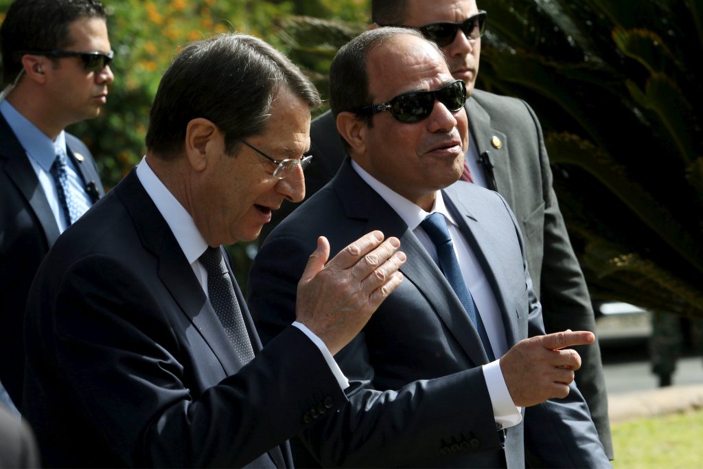 Στην Κύπρο ο Πρόεδρος της Αιγύπτου – Αύριο η τριμερής συνάντηση για τα ενεργειακά με την συμμετοχή του Αλ. Τσίπρα (φωτό)