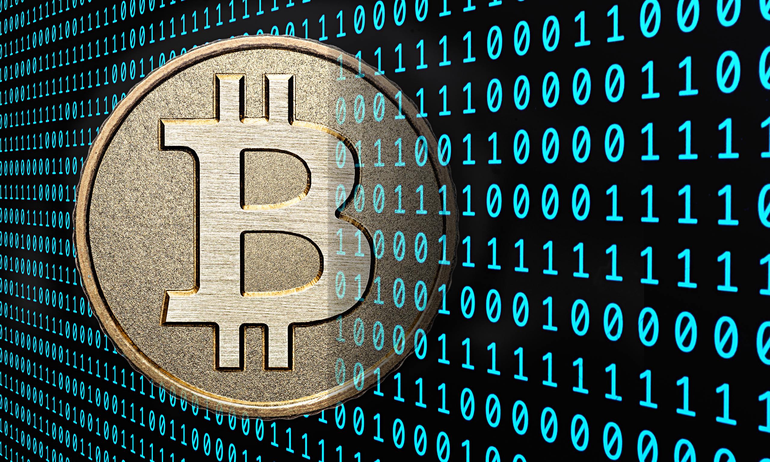 «Έσπασε» το φράγμα των 8.000 δολαρίων το bitcoin