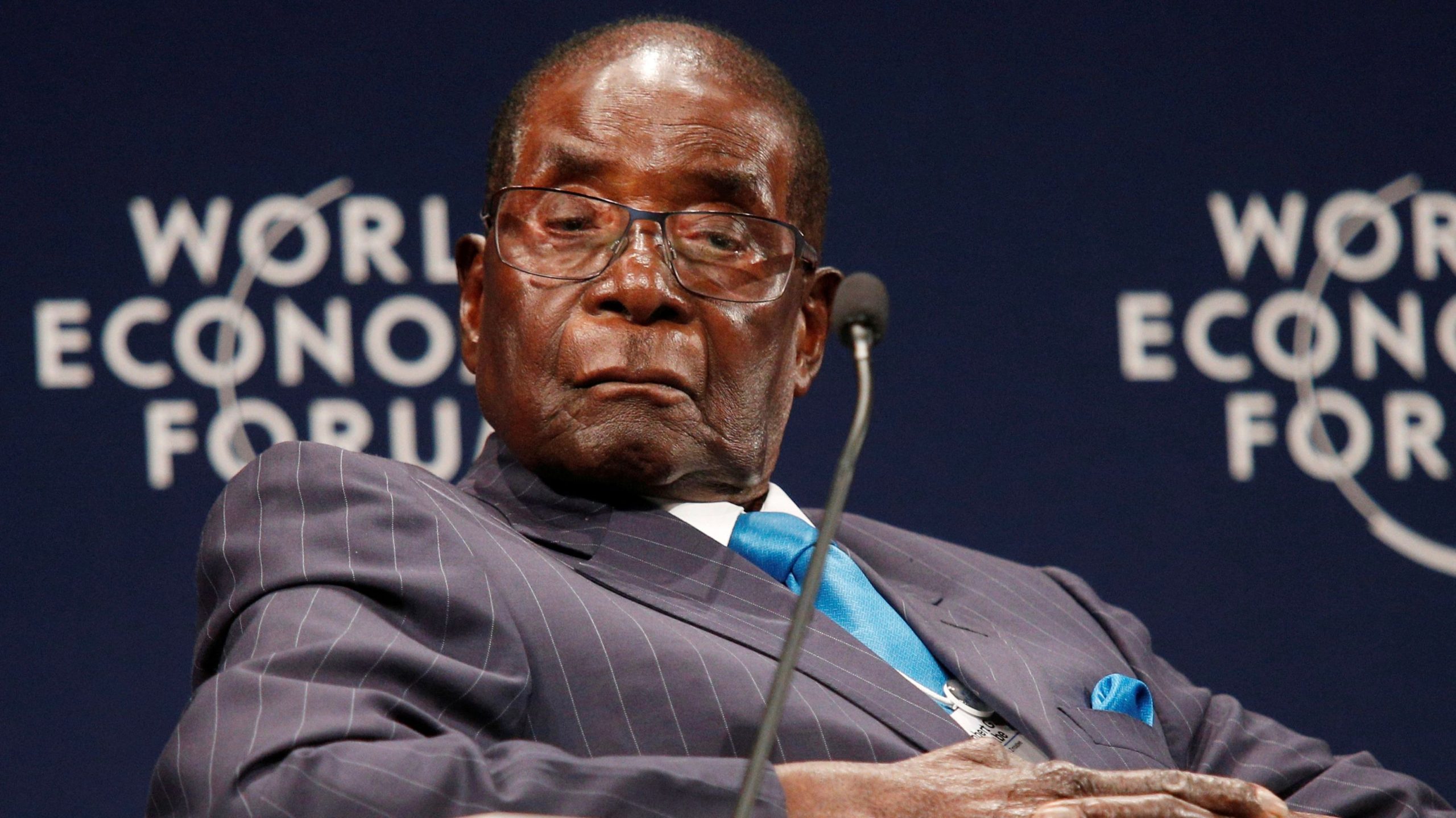 CNΝ: «Έφτιαξε» τους όρους της παραίτησής του ο Ρ. Μουγκάμπε στην Ζιμπάμπουε