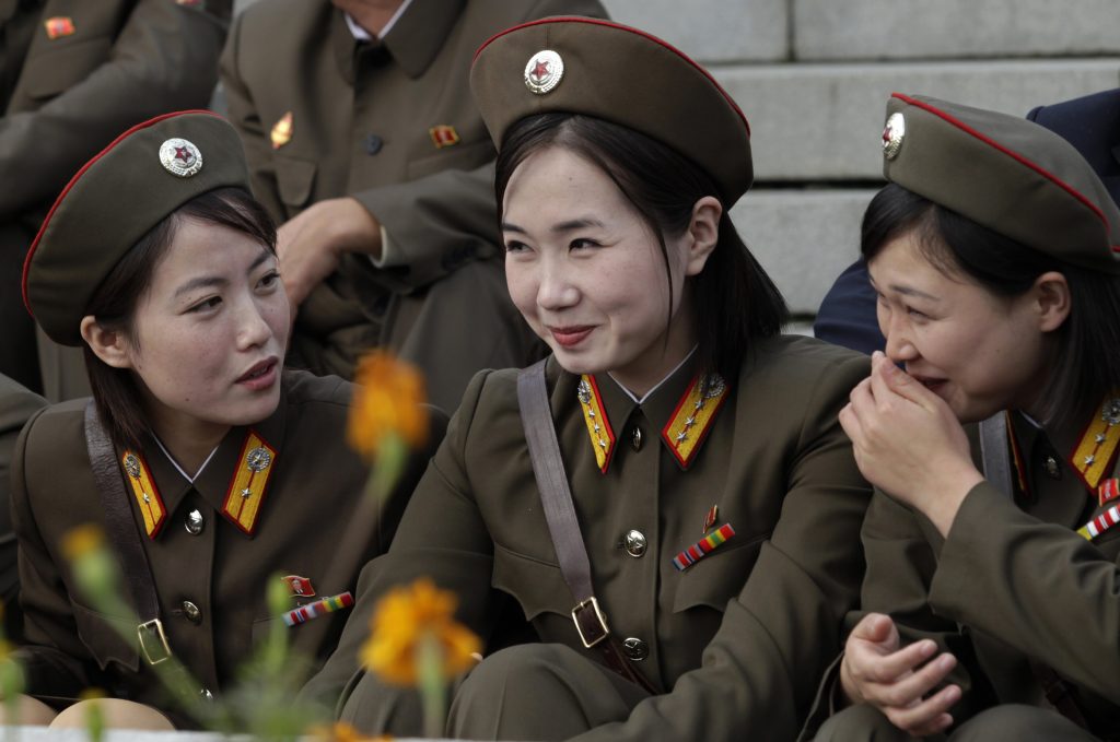 Στο «φως»: Η Βόρεια Κορέα κόβει ακόμα και την … περίοδο στις γυναίκες που υπηρετούν στις Ένοπλες Δυνάμεις! (βίντεο)