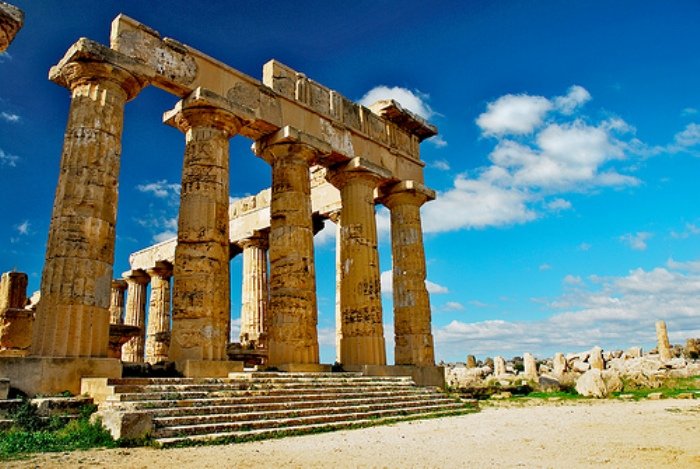 Oι Έλληνες που όλοι μας έχουμε ξεχάσει: Ακούστε τα «γκρεγκανικά» της Magna Grecia (βίντεο)