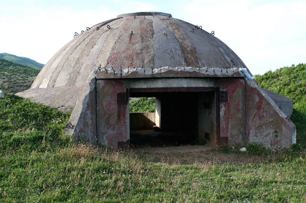 Πώς τα «bunkers» της Αλβανίας από την εποχή του Ε. Χότζα έχουν γίνει αποθήκες ναρκωτικών του Έντι Ράμα; (φωτό, βίντεο)