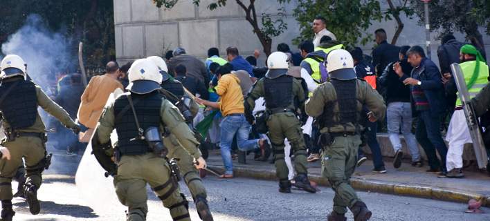 Συγκρούσεις Ελλήνων με Πακιστανούς στο κέντρο της Αθήνας (φωτό, βίντεο)