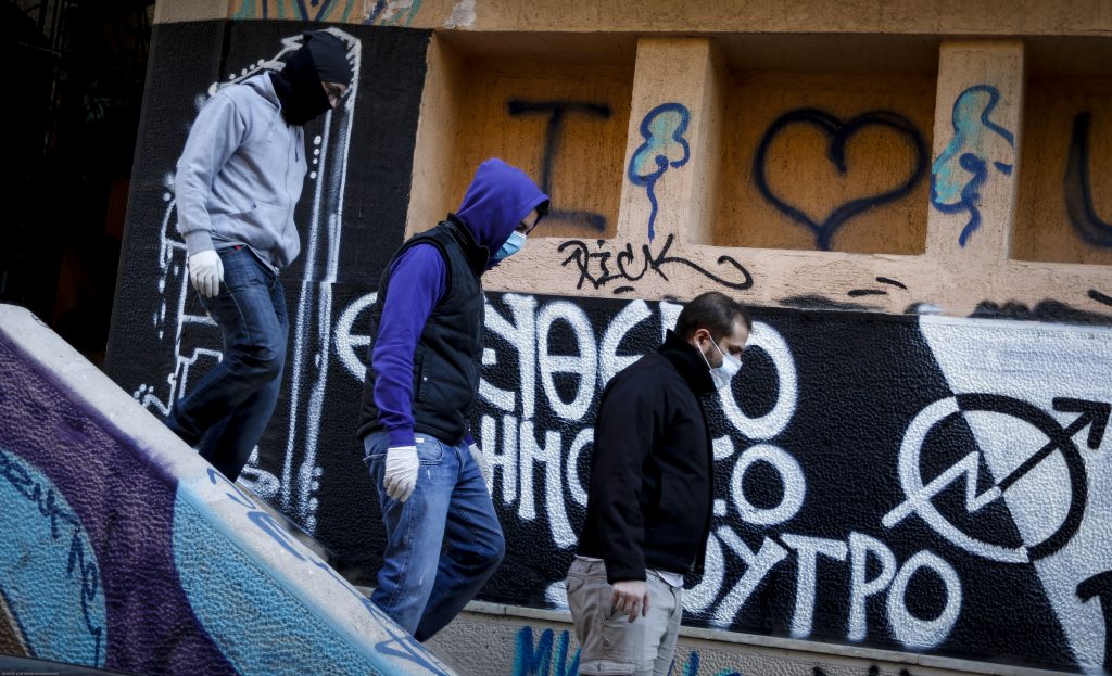 «Θησαυρός» για την ΕΛ.ΑΣ. η επιχείρηση στα Εξάρχεια – «Κλειδωμένοι» Η/Υ & σχέδια καταδρομικών επιθέσεων (φωτό)