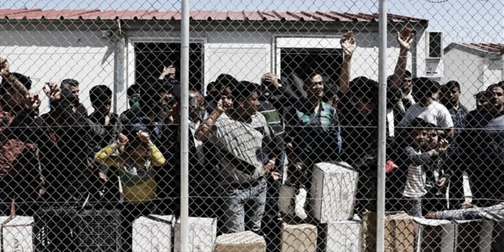 Σύλληψη 25 παράνομων μεταναστών στην Μυτιλήνη γιατί κατέλαβαν την πλατεία Σαπφούς