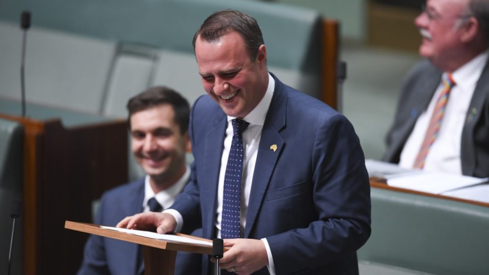 Αυστραλία: Βουλευτής έκανε πρόταση γάμου στον σύντροφό του την ώρα συζήτησης του ν/σ για τον γάμο ομοφυλόφιλων! (βίντεο)