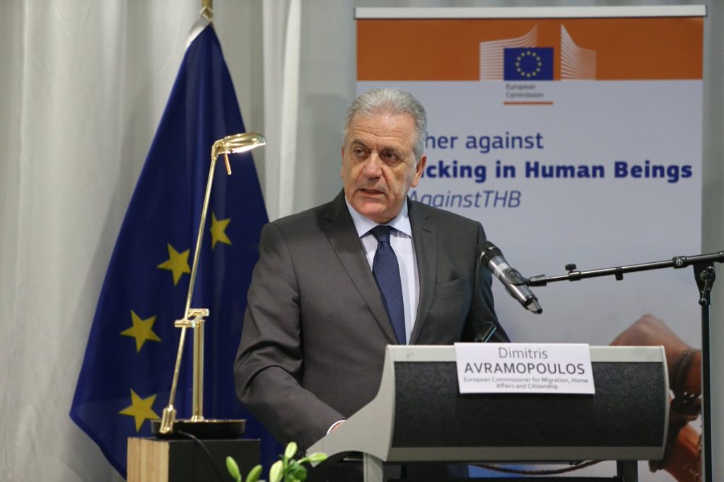 Δ. Αβραμόπουλος: «Είναι απαράδεκτο για τον πολιτισμό μας ότι τον 21ο αιώνα συνεχίζεται η εμπορία ανθρώπων»