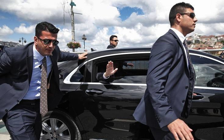 Στην Αθήνα η «φρουρά» του Ερντογάν που ξυλοκόπησε τους Κούρδους στις ΗΠΑ –  Φόβοι μην πράξουν τα ίδια και εδώ!