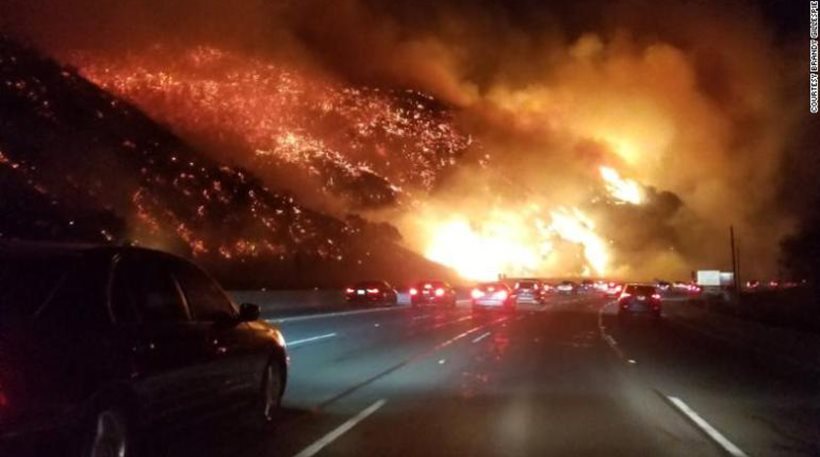 Βίντεο: Φλεγόμενη Καλιφόρνια- Φωτιές δίπλα στον αυτοκινητόδρομο