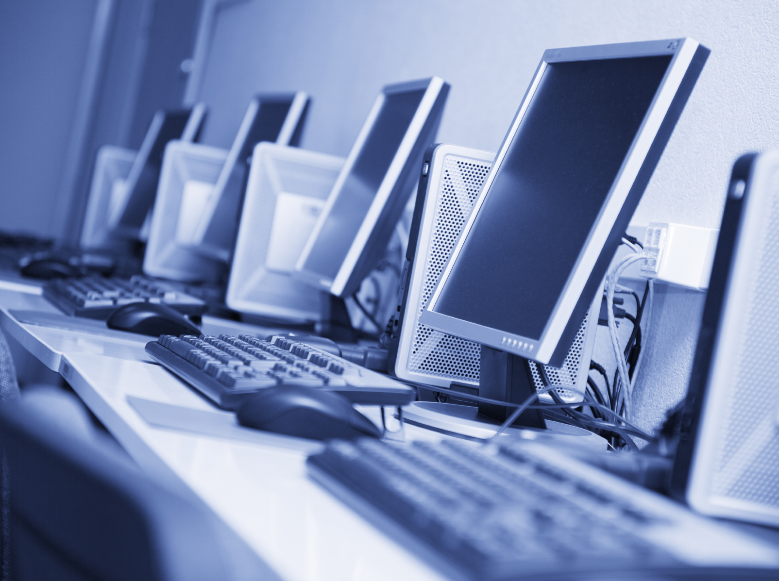 Ο Δήμος Πειραιά έκανε δωρεά σε μαθητές και καθηγητές ηλεκτρονικούς υπολογιστές