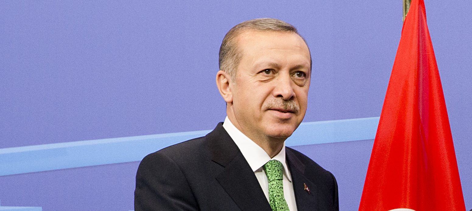 Αφαίρεσαν το μικρόφωνο από τον Ρ.Τ.Ερντογάν σε σχολείο – «Ξελαρυγγιάστηκε» αποκαλώντας τα παιδιά «Τούρκους» (upd)