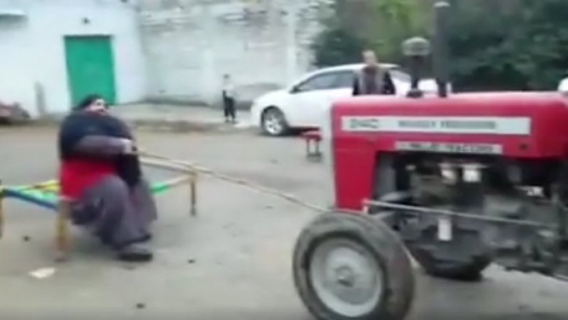 Γίγαντας από το Πακιστάν: Ζυγίζει σχεδόν μισό τόνο και τα βάζει ακόμα και με τρακτέρ (φωτό, βίντεο)